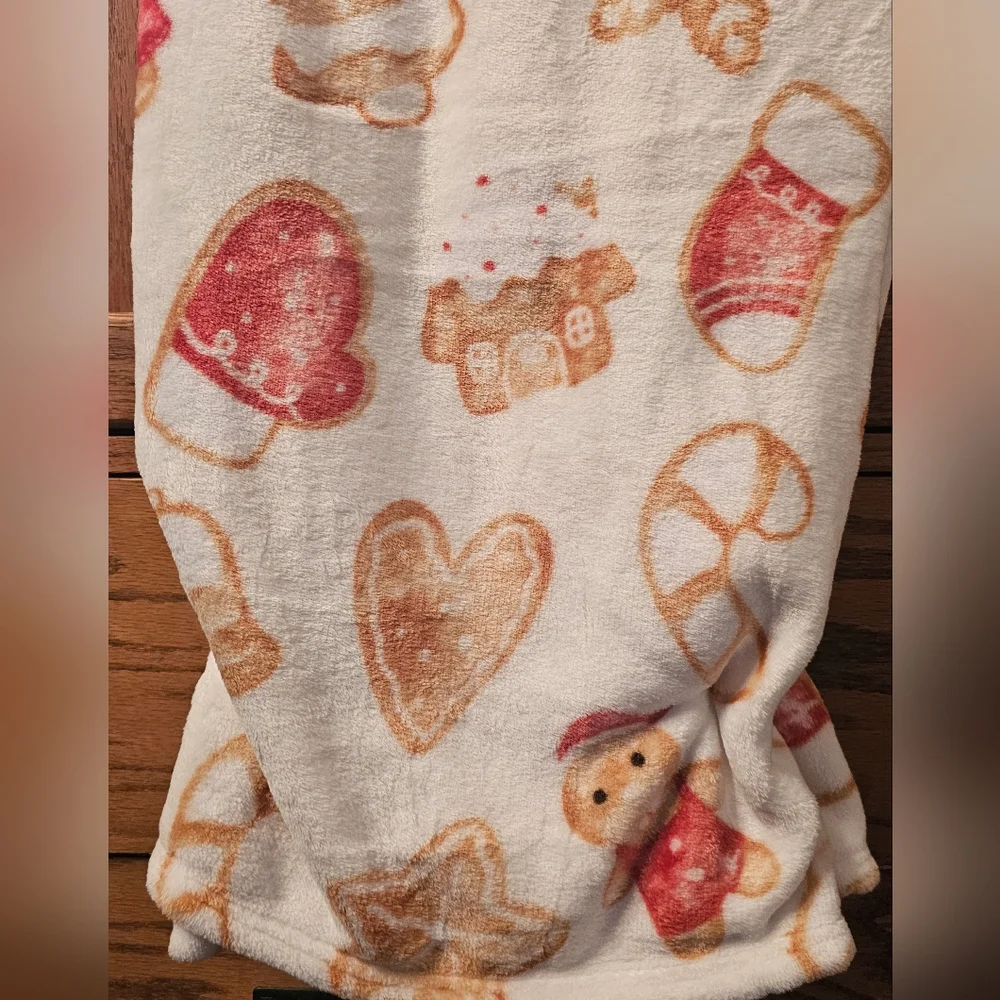 Christmas Gingerbread Blanket with Red Coffee Cup. NWT.